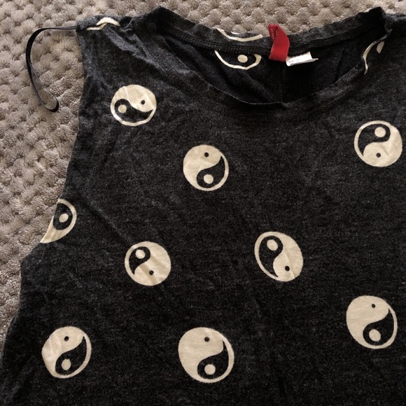 Yin Yang Muscle Tee - Picture 2 of 3